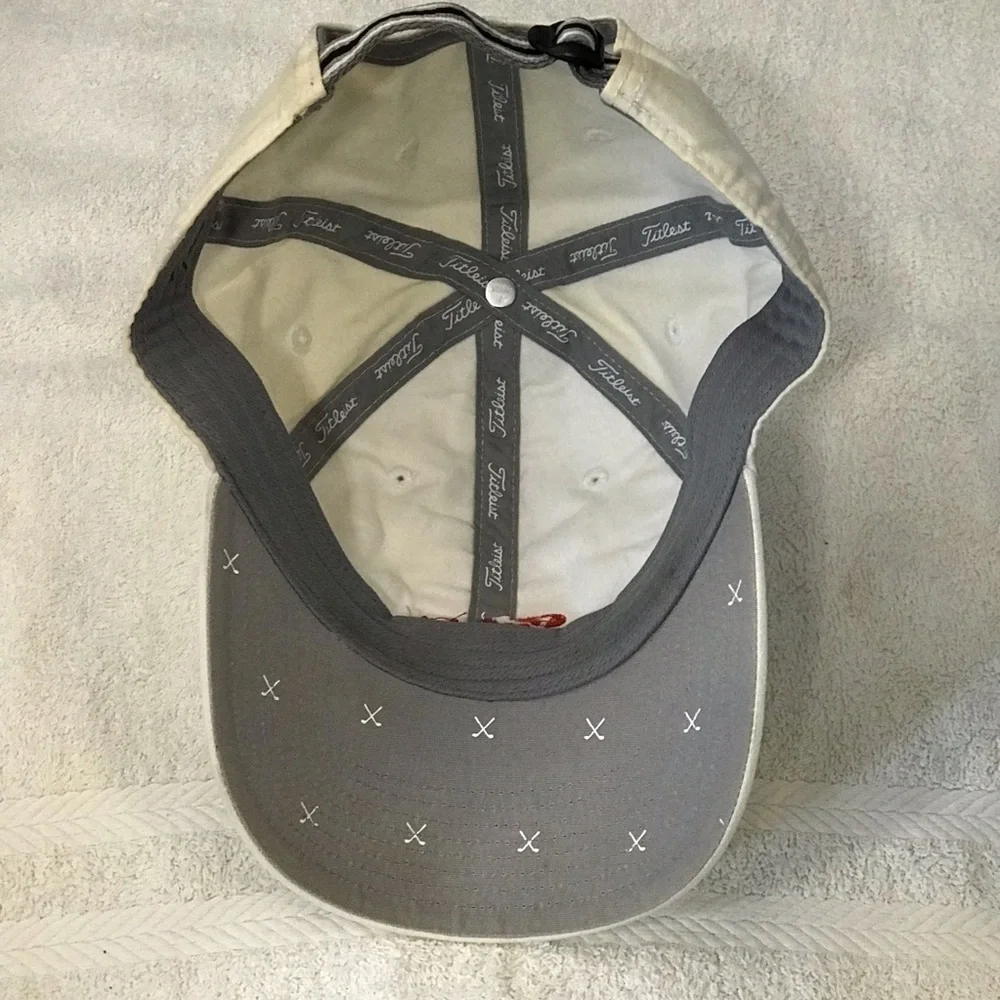 Titleist b1		cap	titleist	c	genderless	adjustable strap
